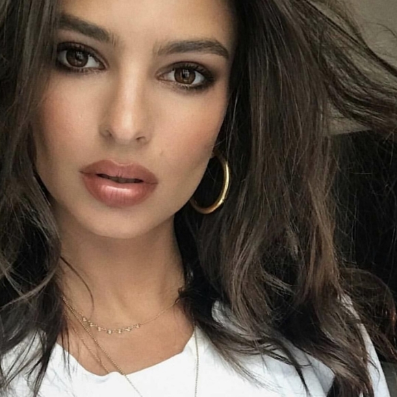 💎NEW💎GOLD TONE HOLLOW HOOP - Picture 2 of 7